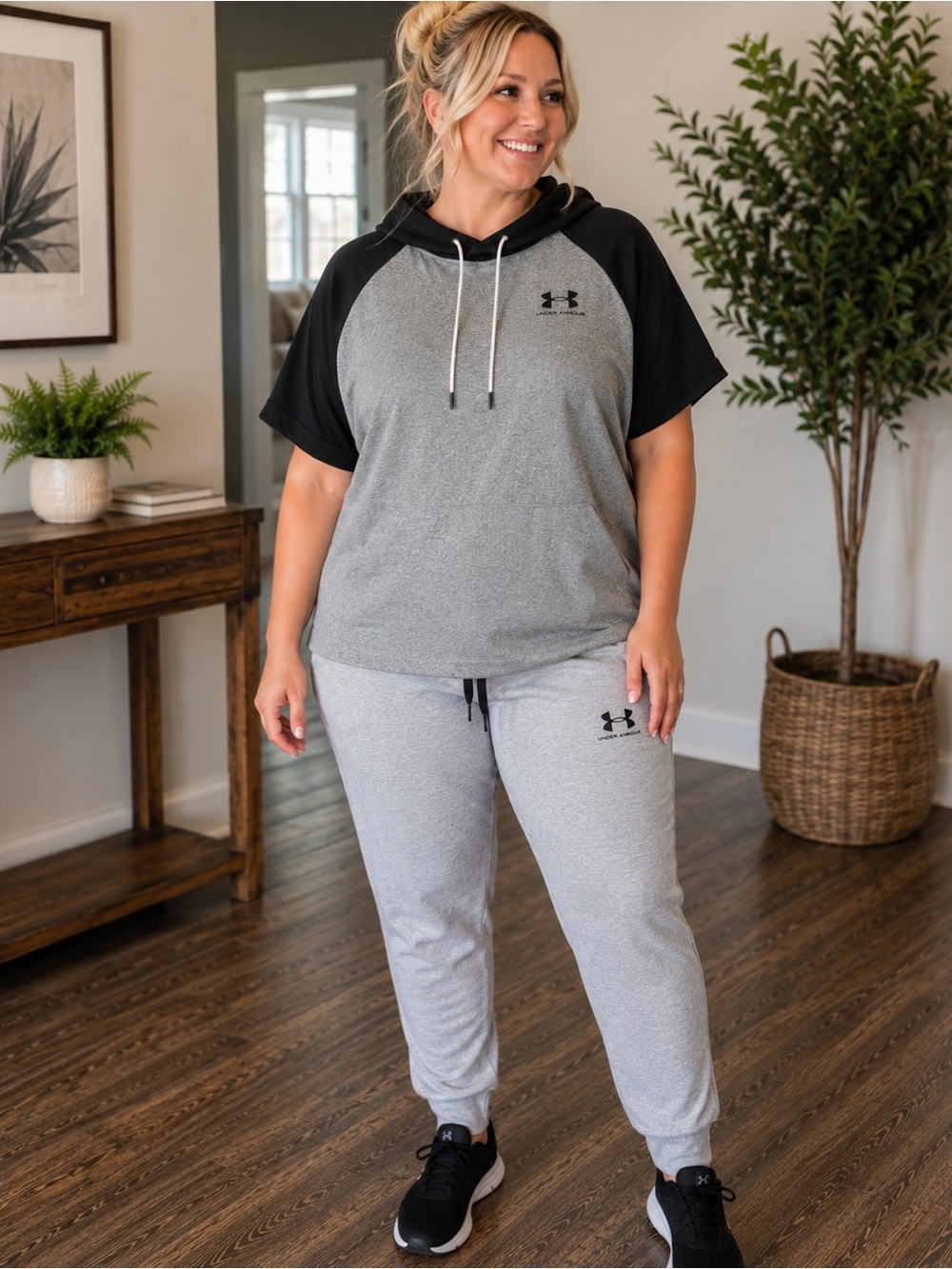 Under Armour Grey and Black XXL with 1Xl Jogger outfit